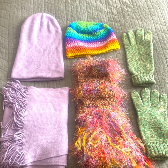 5 piece mix match bundle of colorful hats scarves and gloves - Picture 2 of 7